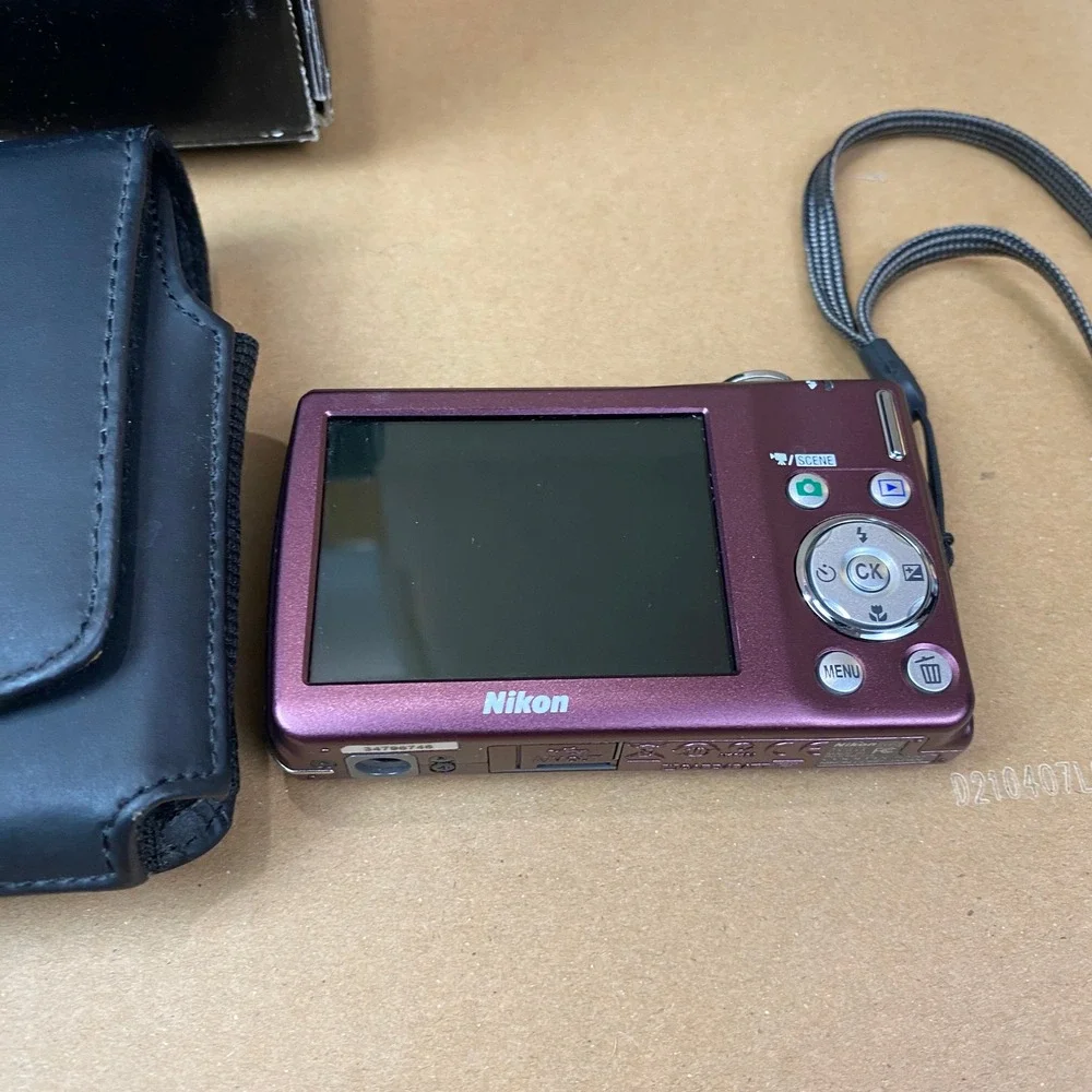 Nikon Coolpix S220 Digital Camera Plum Purple 10MP 3x Zoom WORKS TESTED